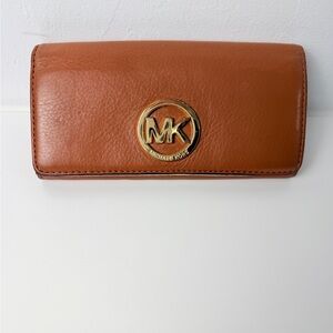 Michael Kors Leather Wallet Brown Tan Flap Snap Closure Gold Tone Logo Organizer